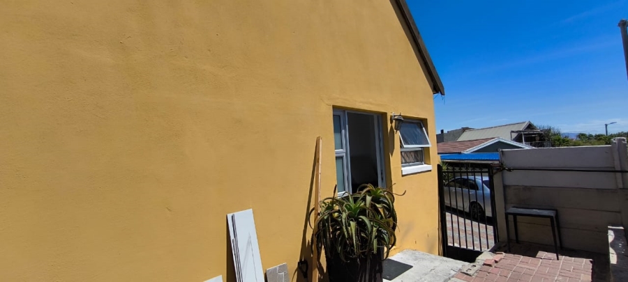 5 Bedroom Property for Sale in Bay View Western Cape